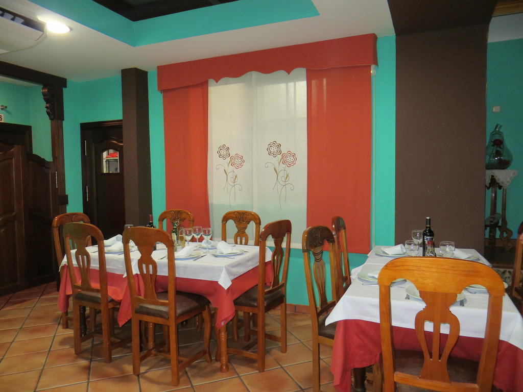 Hostal Restaurante Reina El Tejar Luaran gambar