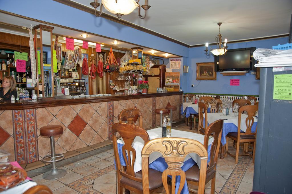 Hostal Restaurante Reina El Tejar Luaran gambar